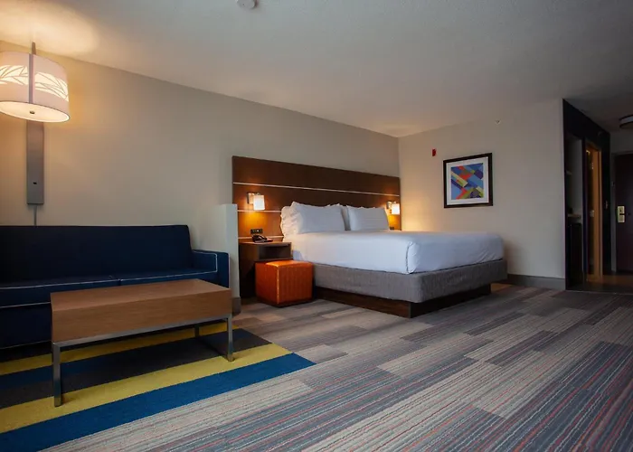 Holiday Inn Express & Suites Atlanta Perimeter Mall Hotel By Ihg