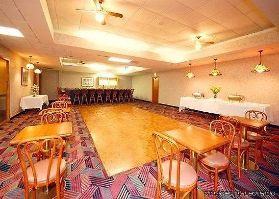 Econo Lodge Inn & Suites