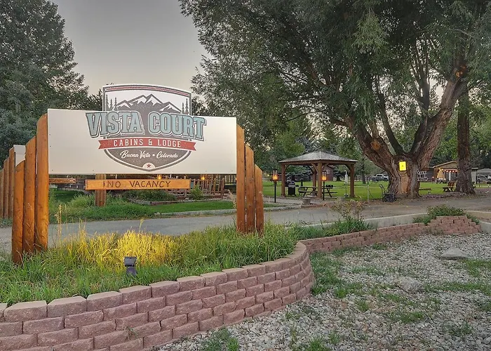 Vista Court Cabins & Lodge