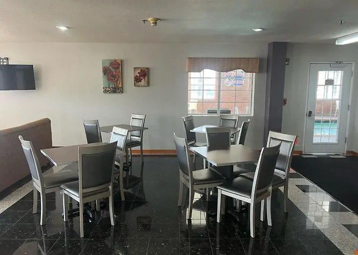 Longhorn Inn & Suites