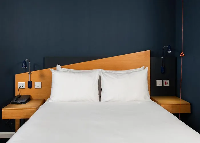 Holiday Inn Express Swansea East By Ihg