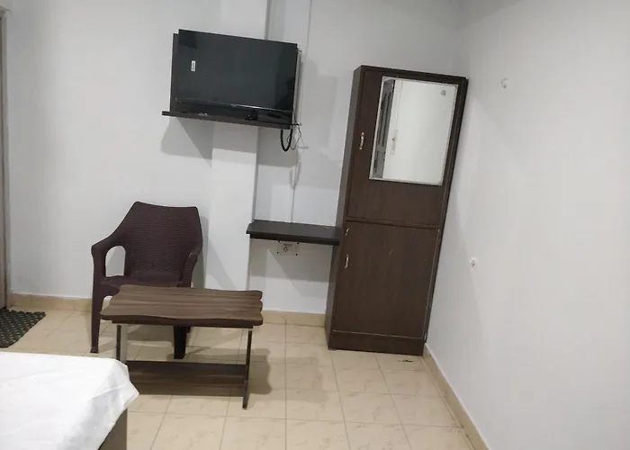 Adarsh Hotel