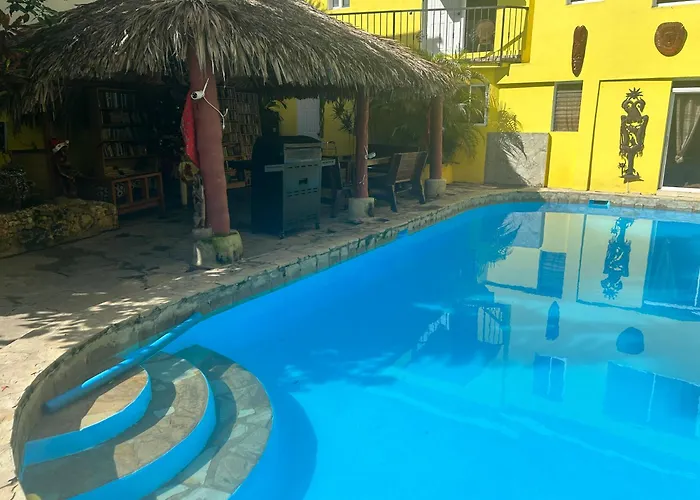 Coco Hotel And Hostel