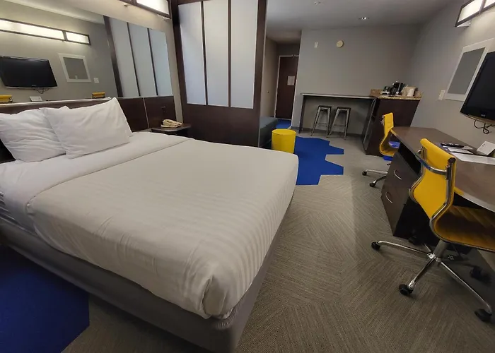Microtel Inn & Suites By Wyndham Bluffs