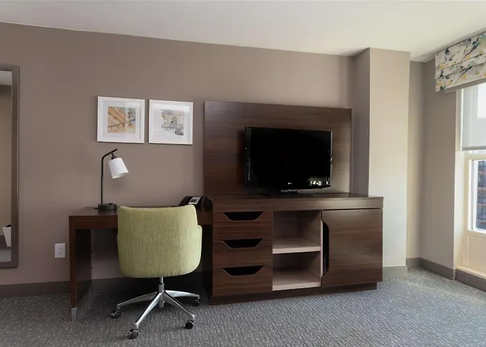 Hampton Inn & Suites Arlington Crystal City Dca