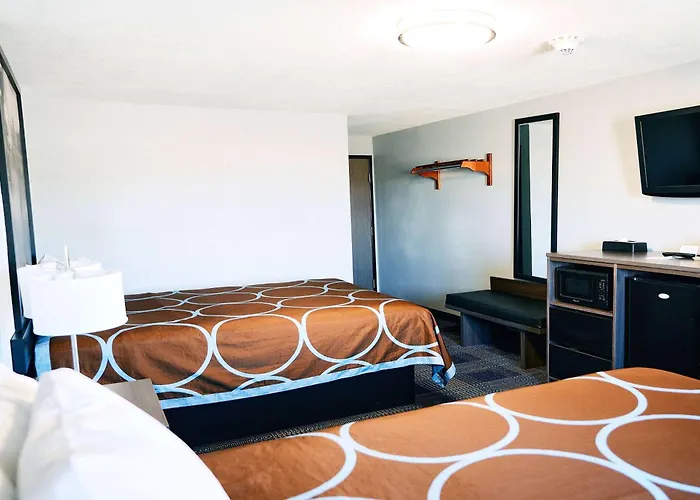 Super 8 By Wyndham Pueblo