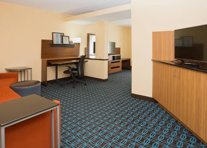 Fairfield Inn & Suites By Marriott Boston Milford