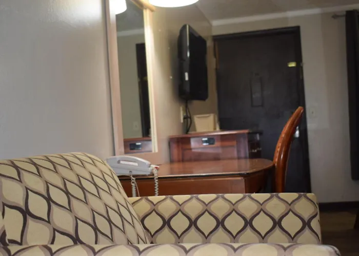 Knights Inn Farmington Hills