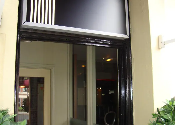 Whites Hotel