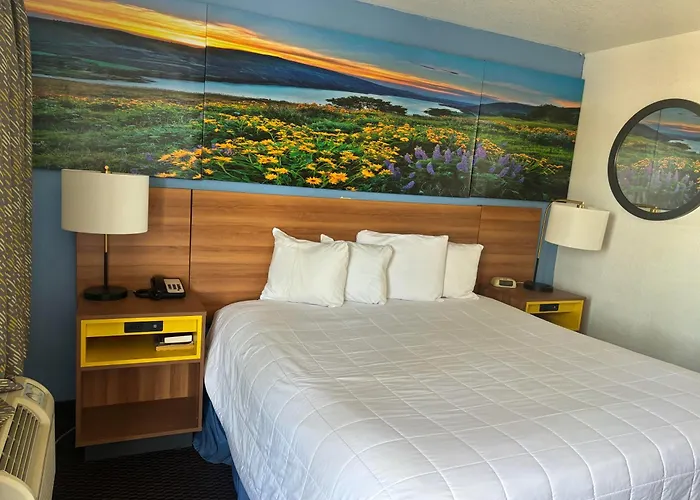 Days Inn & Suites By Wyndham Needles