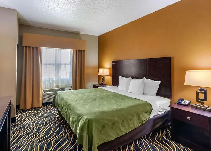 Quality Suites Addison-Dallas