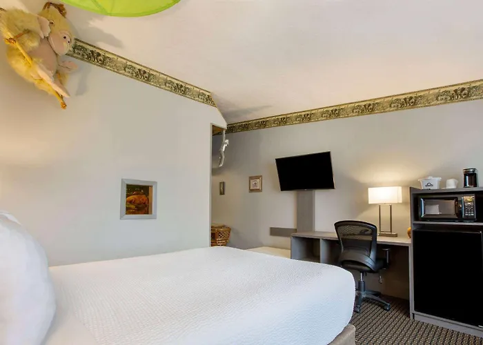 Days Inn & Suites By Wyndham Moncton