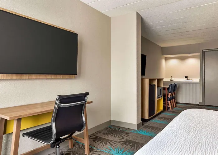 Days Hotel By Wyndham Allentown Airport / Lehigh Valley