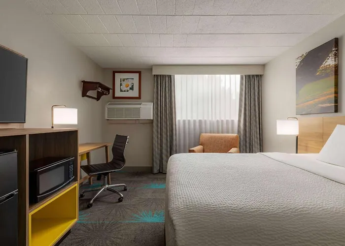 Days Hotel By Wyndham Allentown Airport / Lehigh Valley