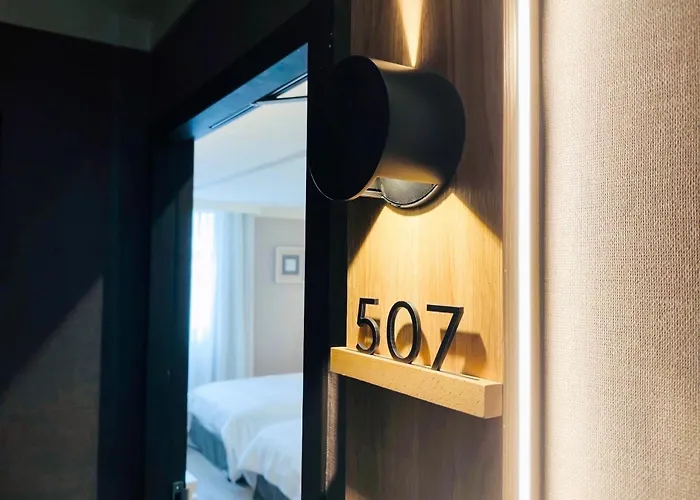 Days Fine Hotel