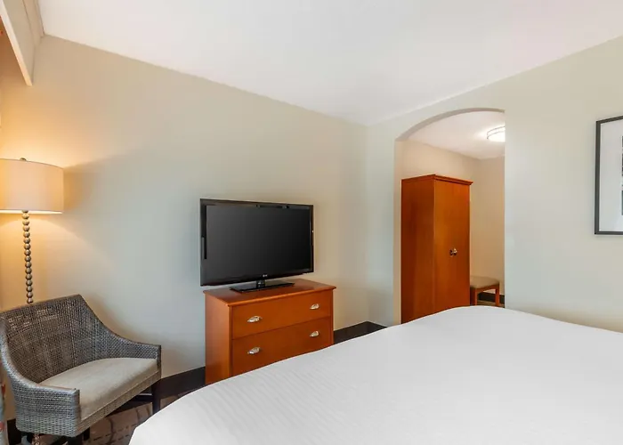 Best Western Plus University Park Inn & Suites
