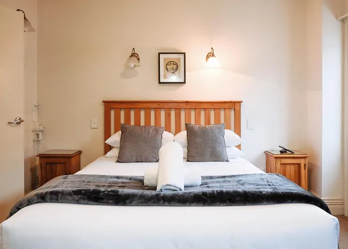 The Grand Hotel & Bar - Akaroa