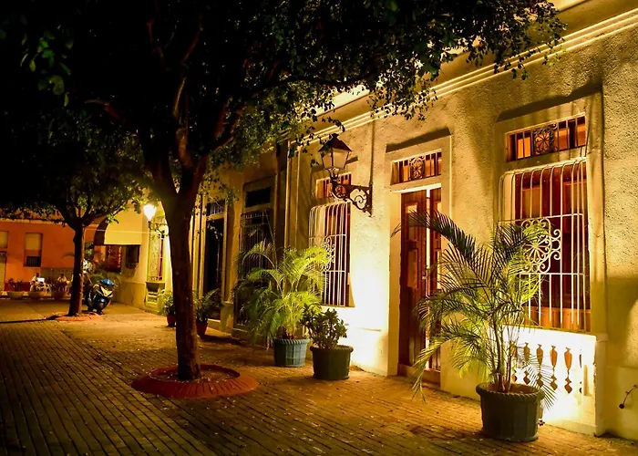 Honky Tonk Colonial