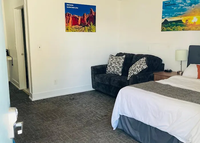 Blue Sage Inn & Suites