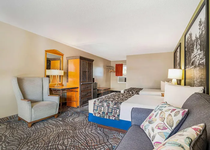 Super 8 By Wyndham Lake George/Downtown