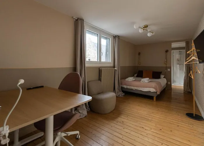 Chambres Au Coeur Du Quartier Historique - Maison Alternativi