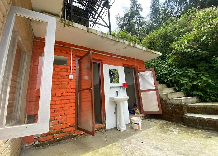 Gombo Hideaway
