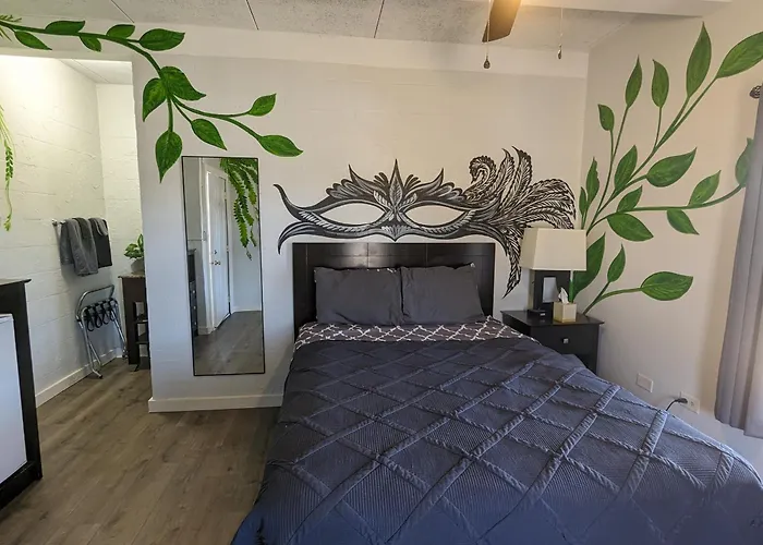 Riverboat Inn & Suites