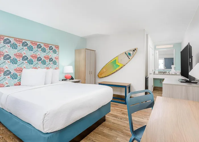 Surf & Sand Hotel - Free Hot Breakfast & Rentals