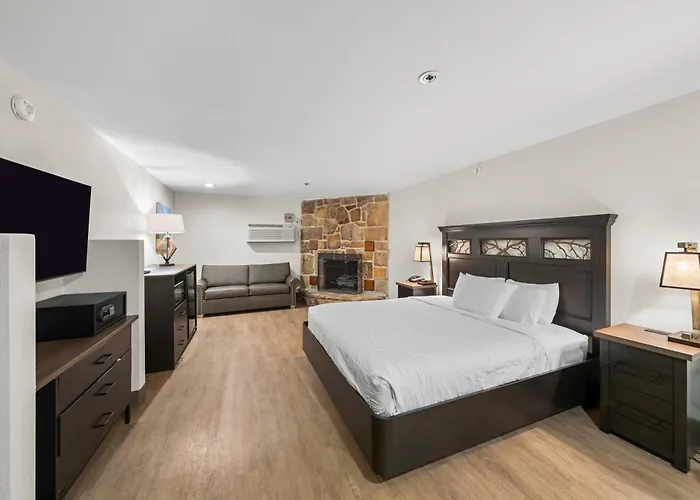 Black Bear Inn & Suites