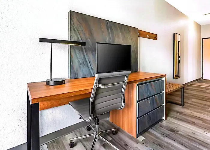 Quality Inn & Suites Manhattan