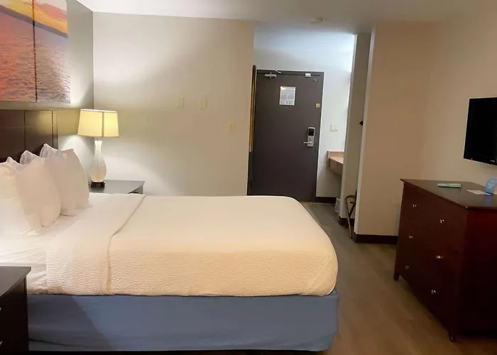 Days Inn & Suites By Wyndham Stevens Point