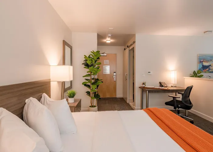 Inn At Moss Landing Point
