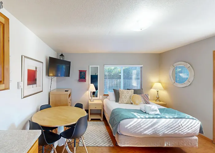 Beaches Inn | Pirates Cove Cabana 8