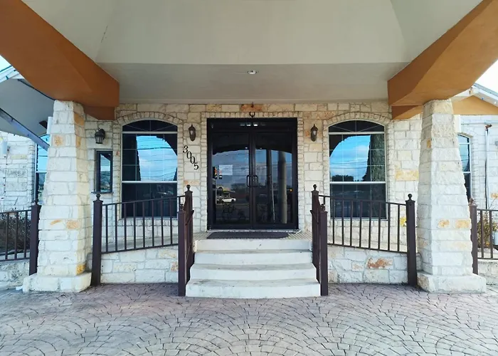 American Inn & Suites By Capital O Victoria Us-59