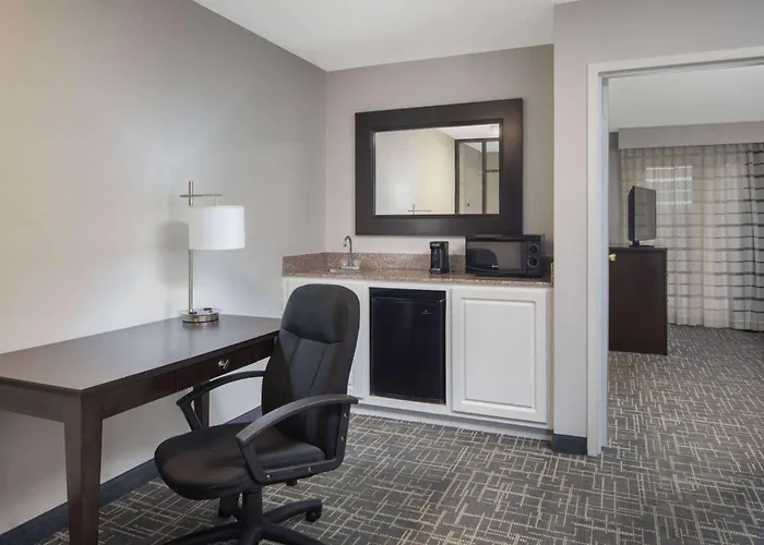 La Quinta By Wyndham Atlanta Airport South