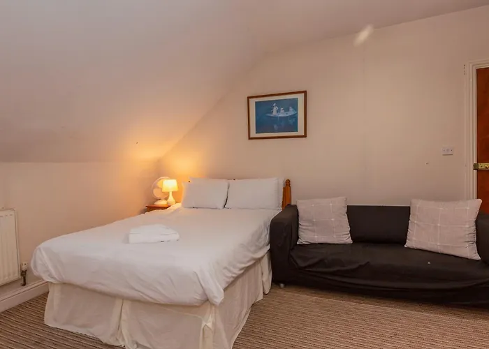 Ricky Road Guest House - Budget