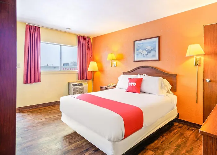 Oyo Hotel Downtown Peoria I-74
