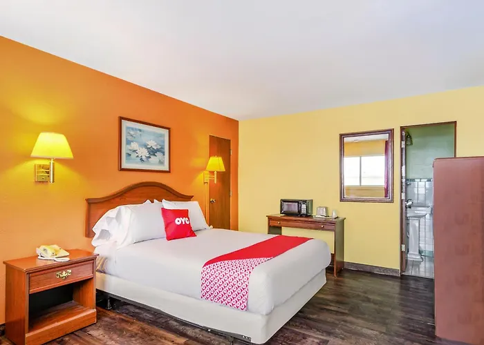 Oyo Hotel Downtown Peoria I-74