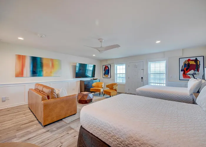 302 Queen Suite, 3Rd Floor Low Tide