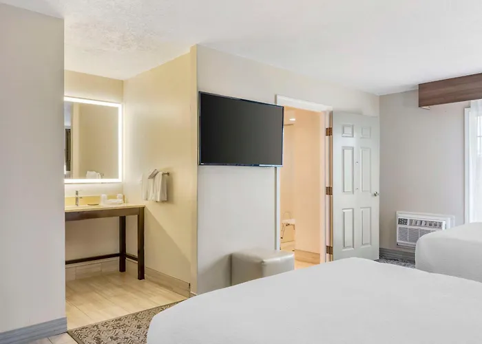 Best Western Plus Grand Manor Inn