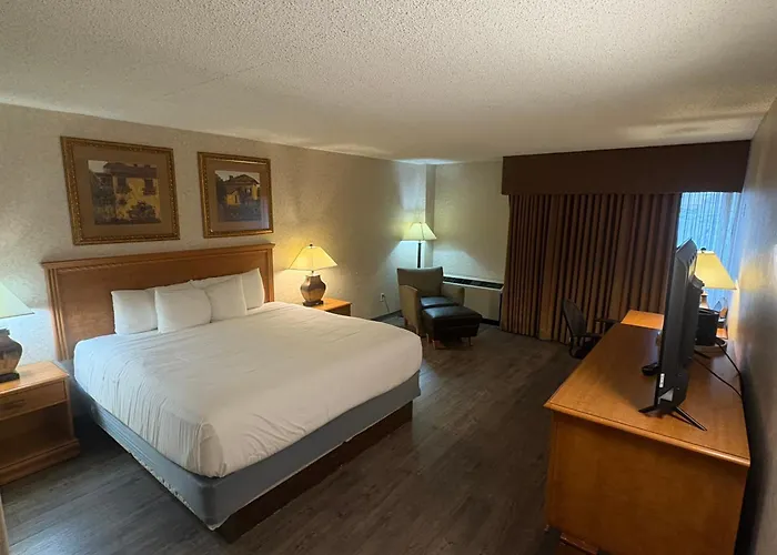 Bismarck Hotel And Conference Center