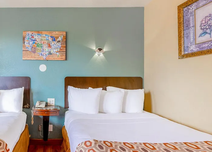 Hotel Avenida - Oceanside Camp Pendleton