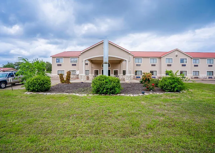 Days Inn & Suites By Wyndham Beeville