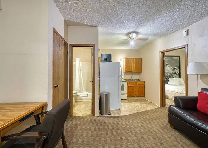 Super 8 By Wyndham Sturgis