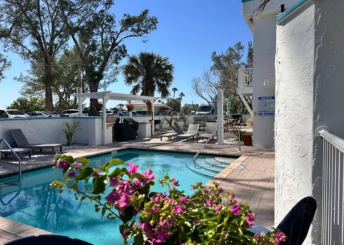 Alamanda Villas On Holmes Beach