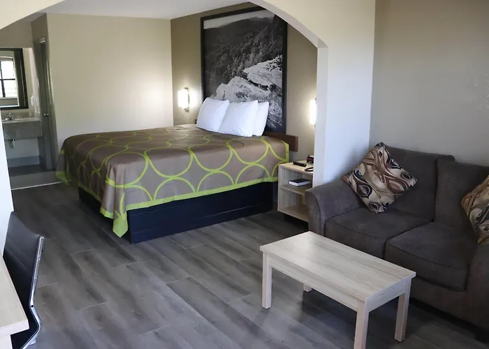 Super 8 By Wyndham Cabot