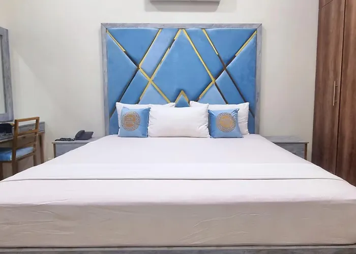 Pakeeza Hotel - Faisal Town