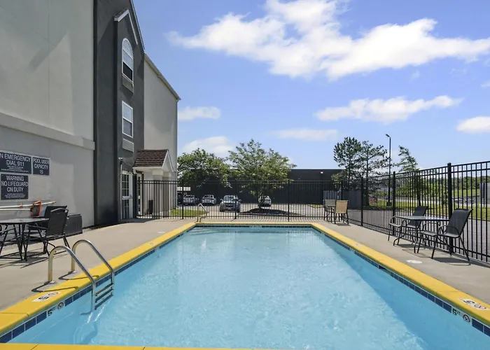 Sonesta Essential Hotels & Suites Kansas City Blue Springs