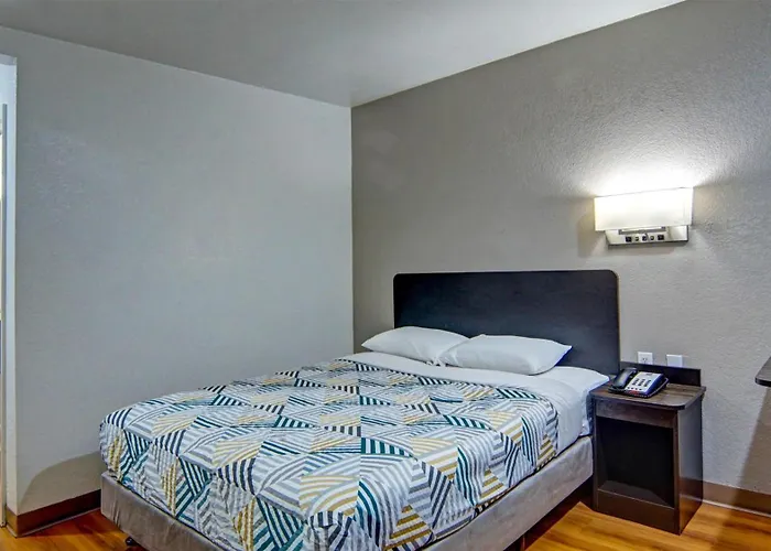 Motel 6-Longview, Tx