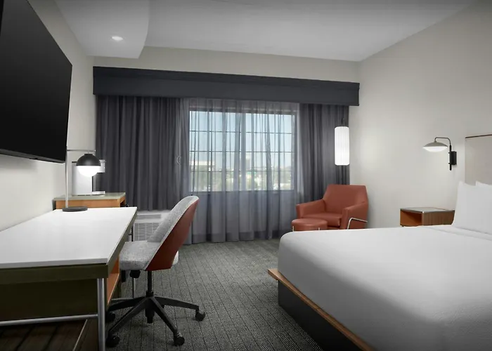 Courtyard By Marriott Pensacola Downtown